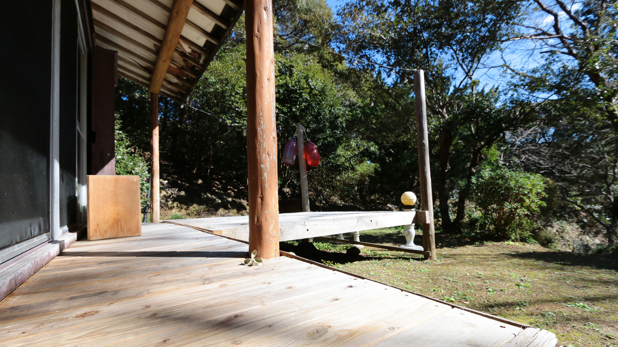 離れ_縁側_離れの縁側からは伊豆の緑がたくさん*