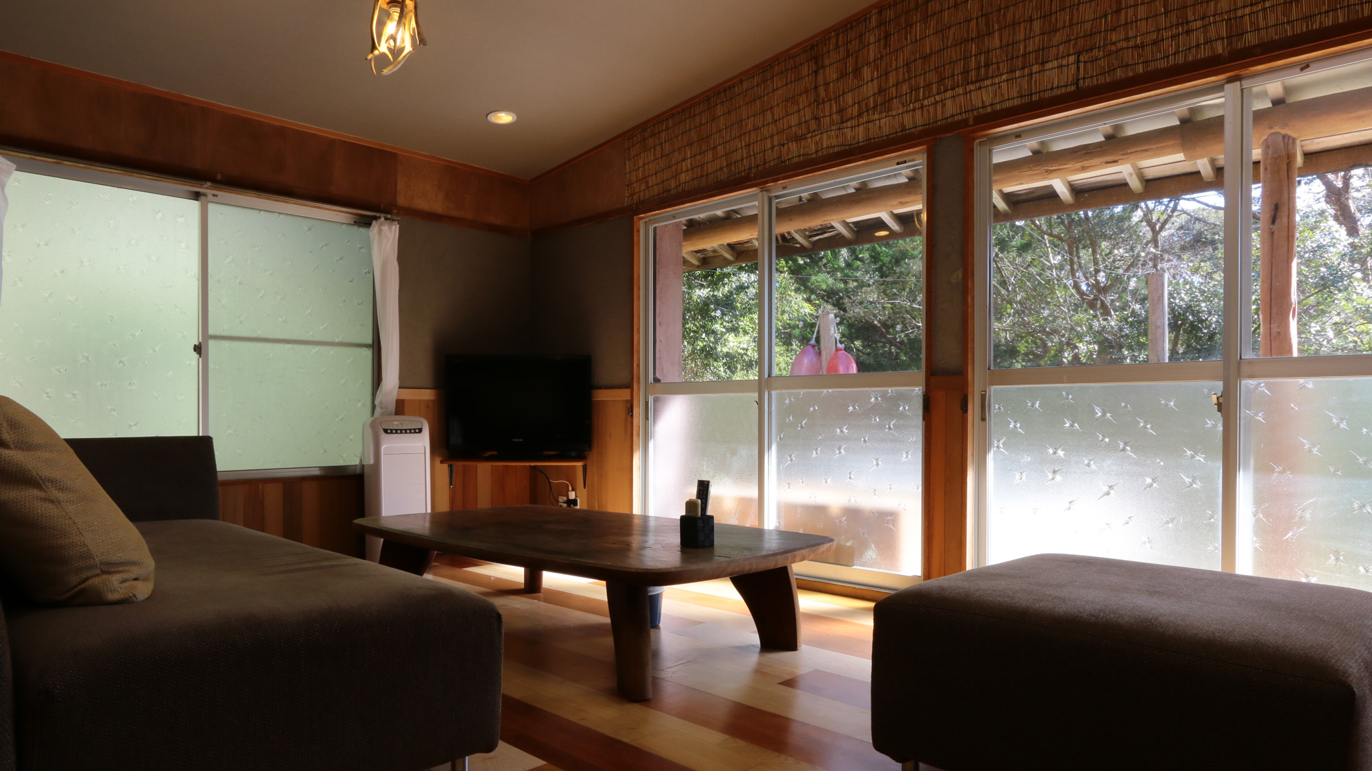 離れ_リビング_静かな離れ1棟貸し施設です*