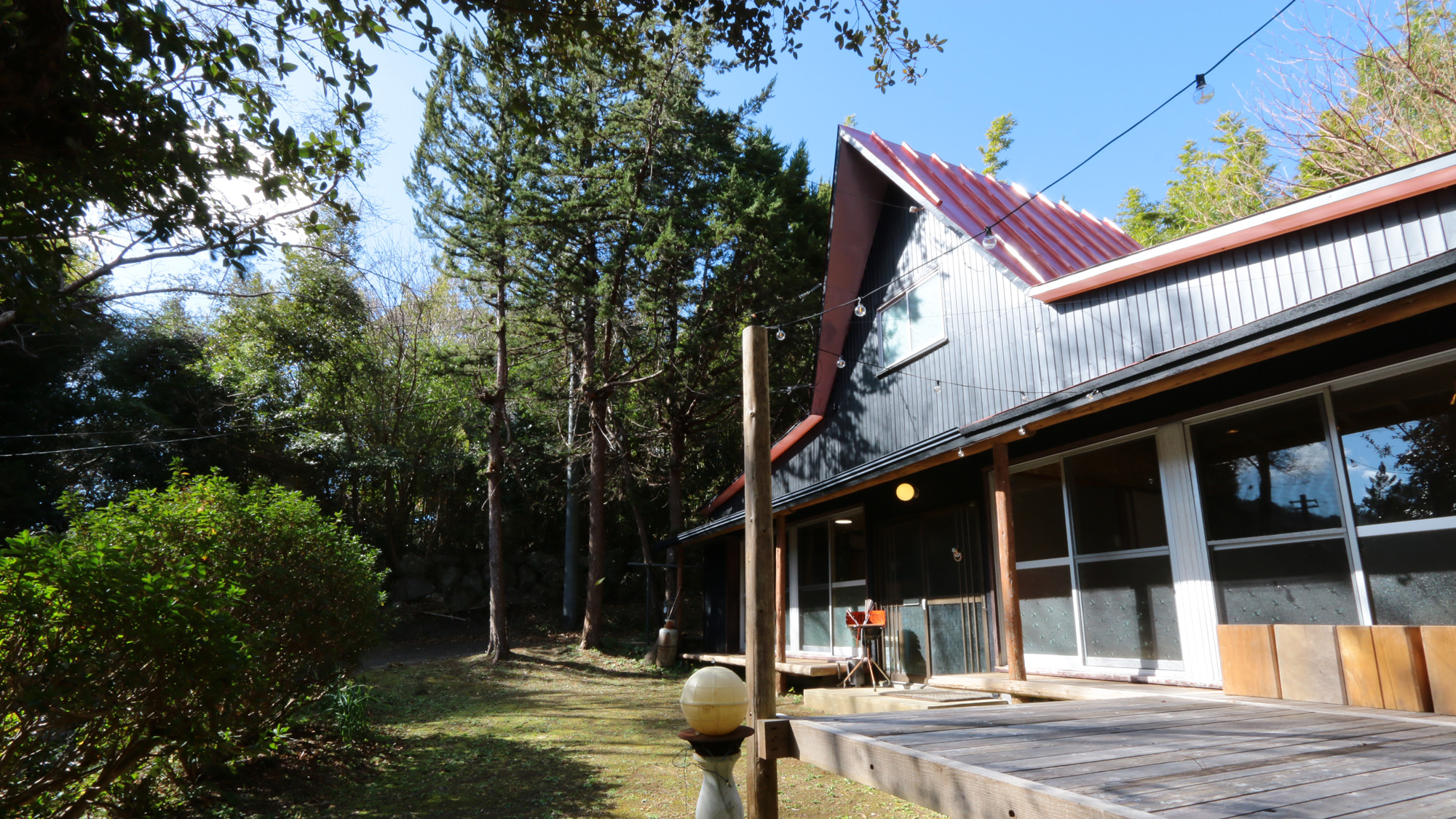 離れ_外観_森の中の小さな一軒家*