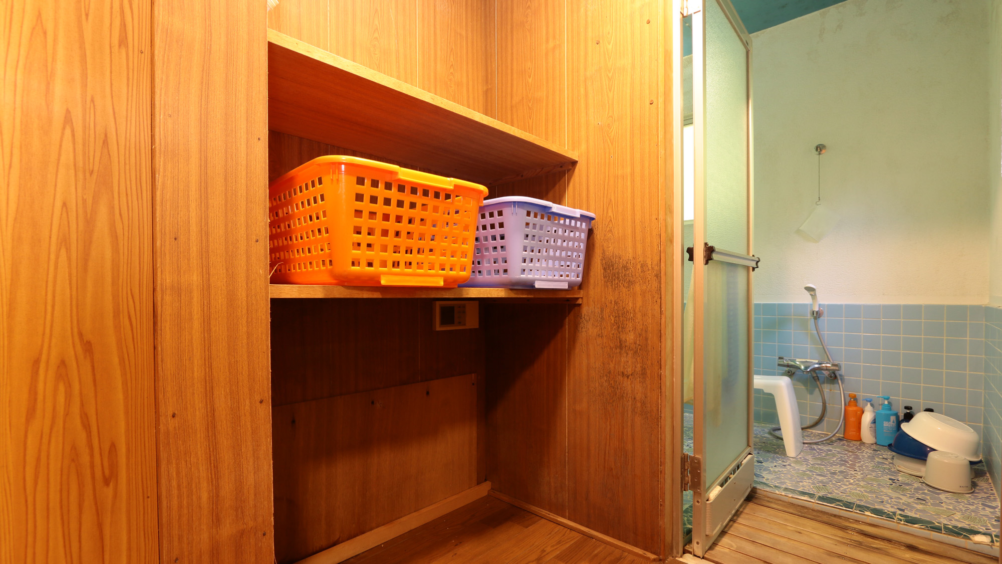 離れ_脱衣場_離れ浴室脱衣場*