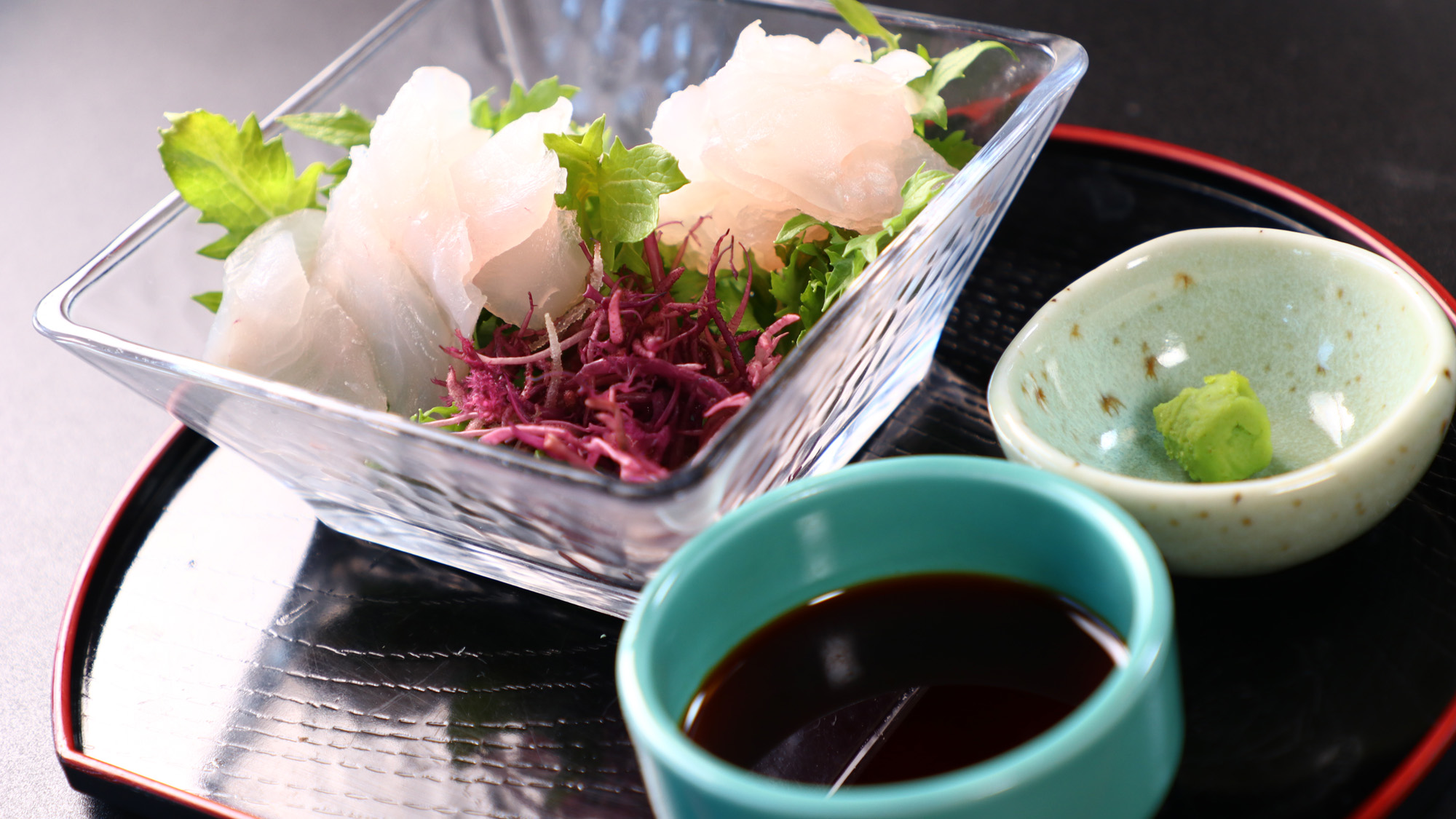 夕食_その季節で仕入れられるお魚を御造りに。たまに釣りあげたお魚も登場します*