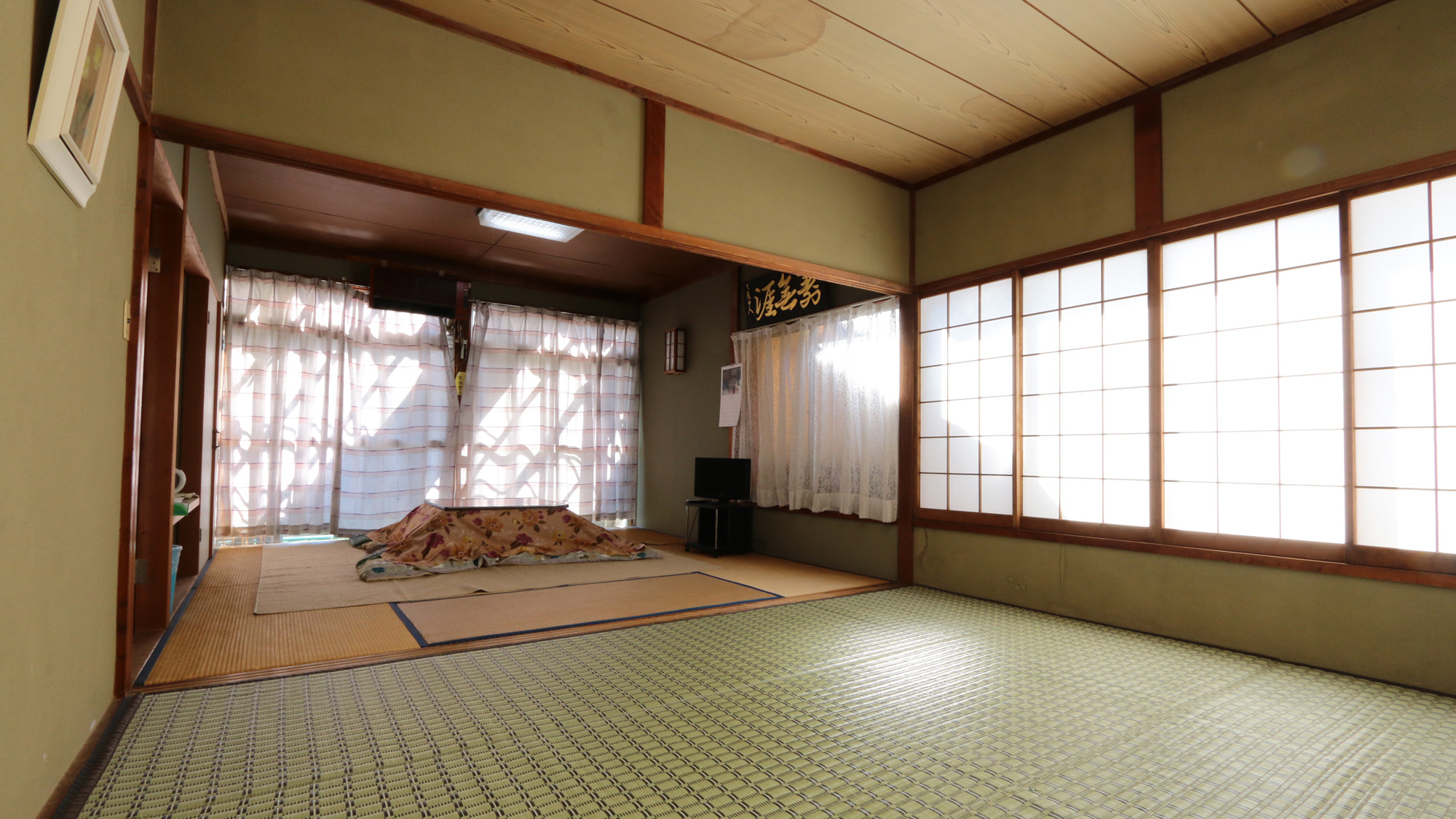 広々10畳2間の本館和室。グループ様でご利用下さい*