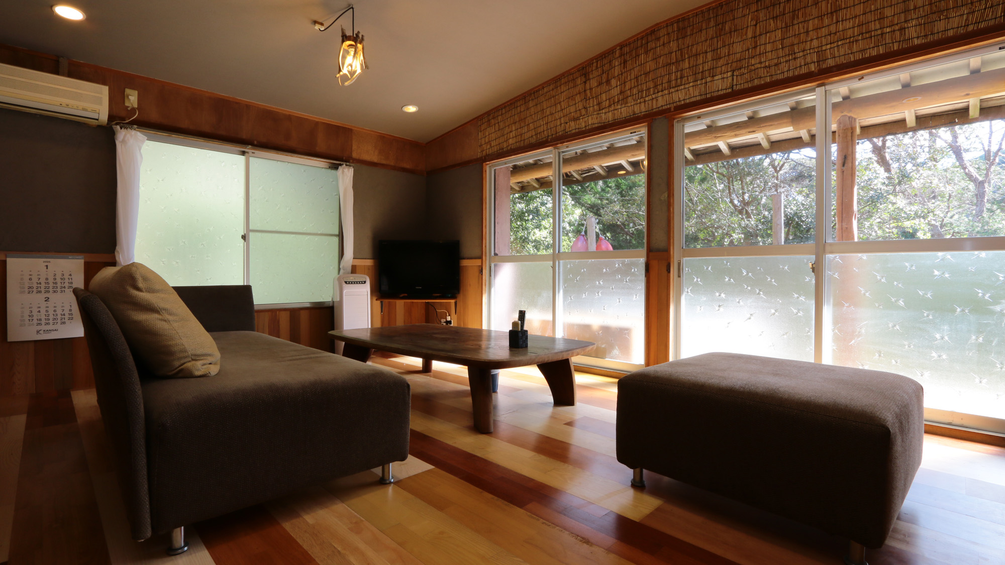 離れ_リビング_リビングはリノベーション済みで快適おしゃれ*