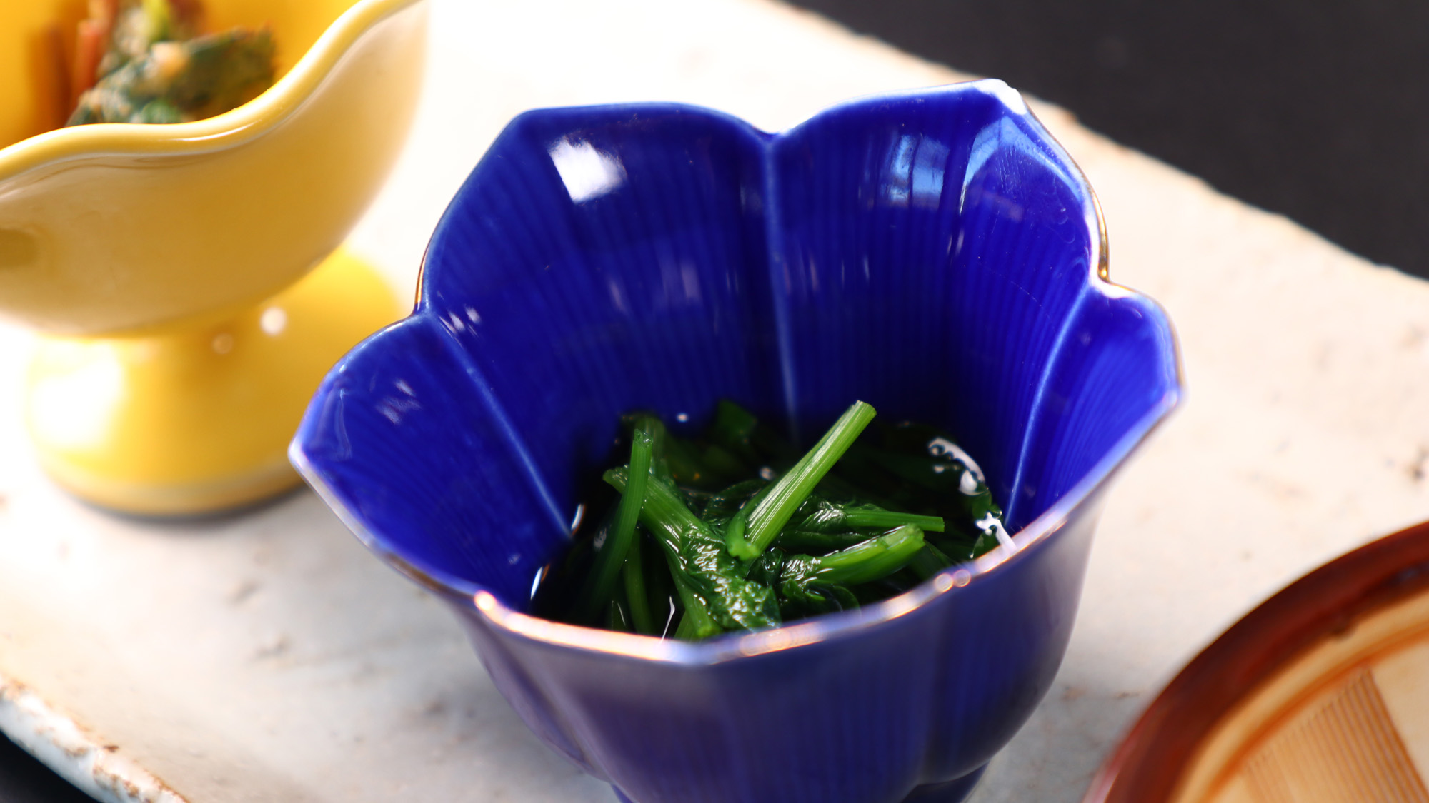 夕食_季節を感じる前菜を。※写真は春の前菜ですので山菜がメインとなります*