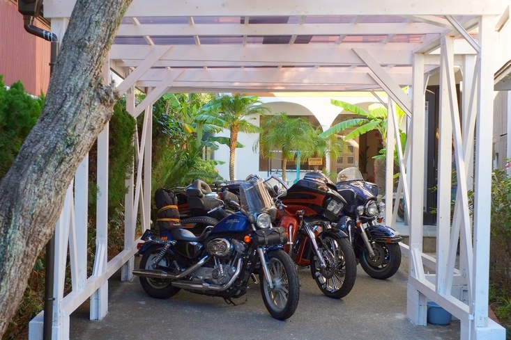 屋根付き駐車場完備！　バイク好きのオーナーが経営する宿、ツーリングにご利用下さい　素泊まり