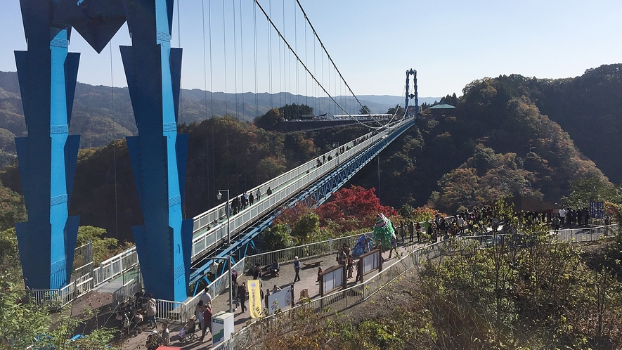 *【竜神大吊橋】長さ375M。V字渓谷が美しい竜神峡に架かる日本最大規模の歩行者用吊橋。