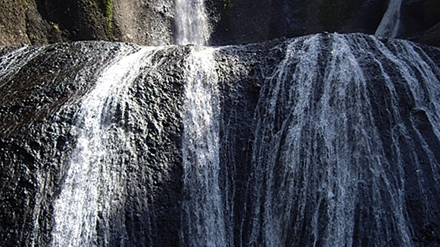 *【袋田の滝】高さ120M、幅73Mの大きさを誇り、日本三名瀑の1つに名を連ねる袋田の滝。