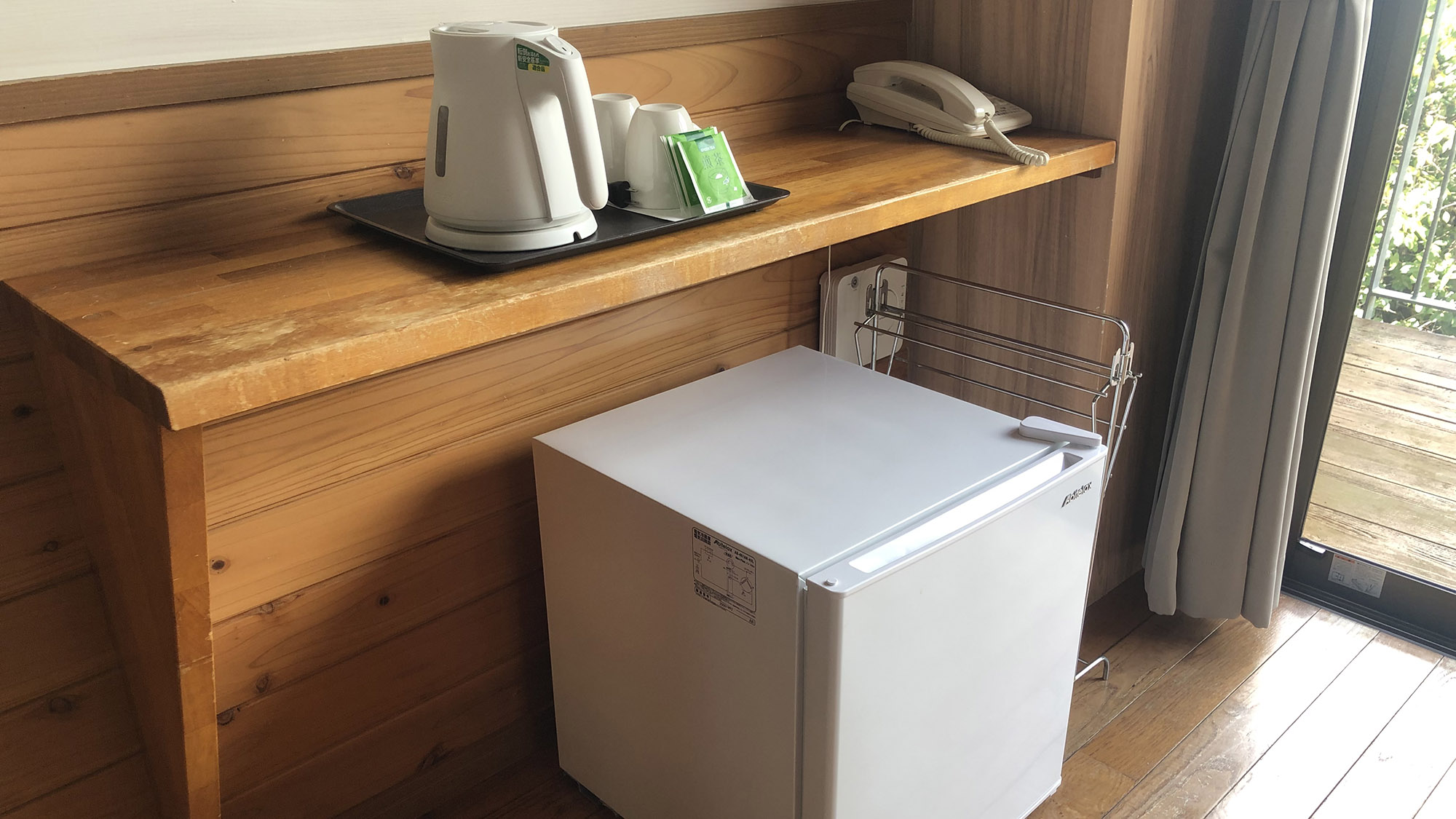 ・＜ツインルーム＞冷蔵庫、電気ケトルを完備。お茶を淹れてホッとひと息つきませんか