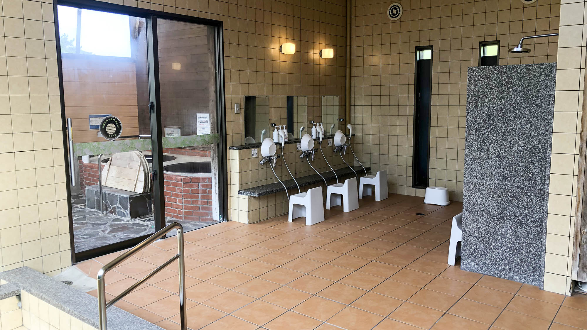 ・＜大浴場＞大浴場は17:00〜22:00に営業いたします。7:30〜9:30はシャワーのみ使用可能