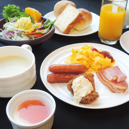 * [Breakfast buffet example] Breakfast is also available for Western customers.
