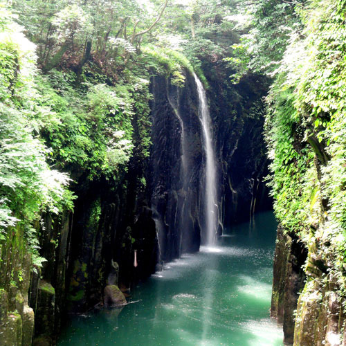 Takachiho Gorge (about 10 minutes by car) National natural monument Healing power spot
