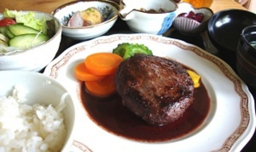 ハンバーグ定食　（伊江島産牛肉定食各種あります