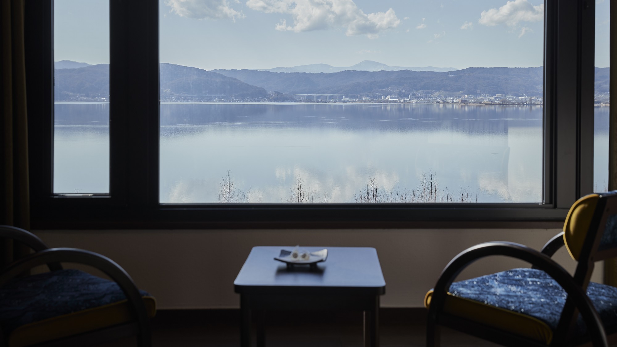 【朝食付】諏訪湖畔に佇む癒しの宿。朝食は個室の料亭で気兼ねなく過ごす
