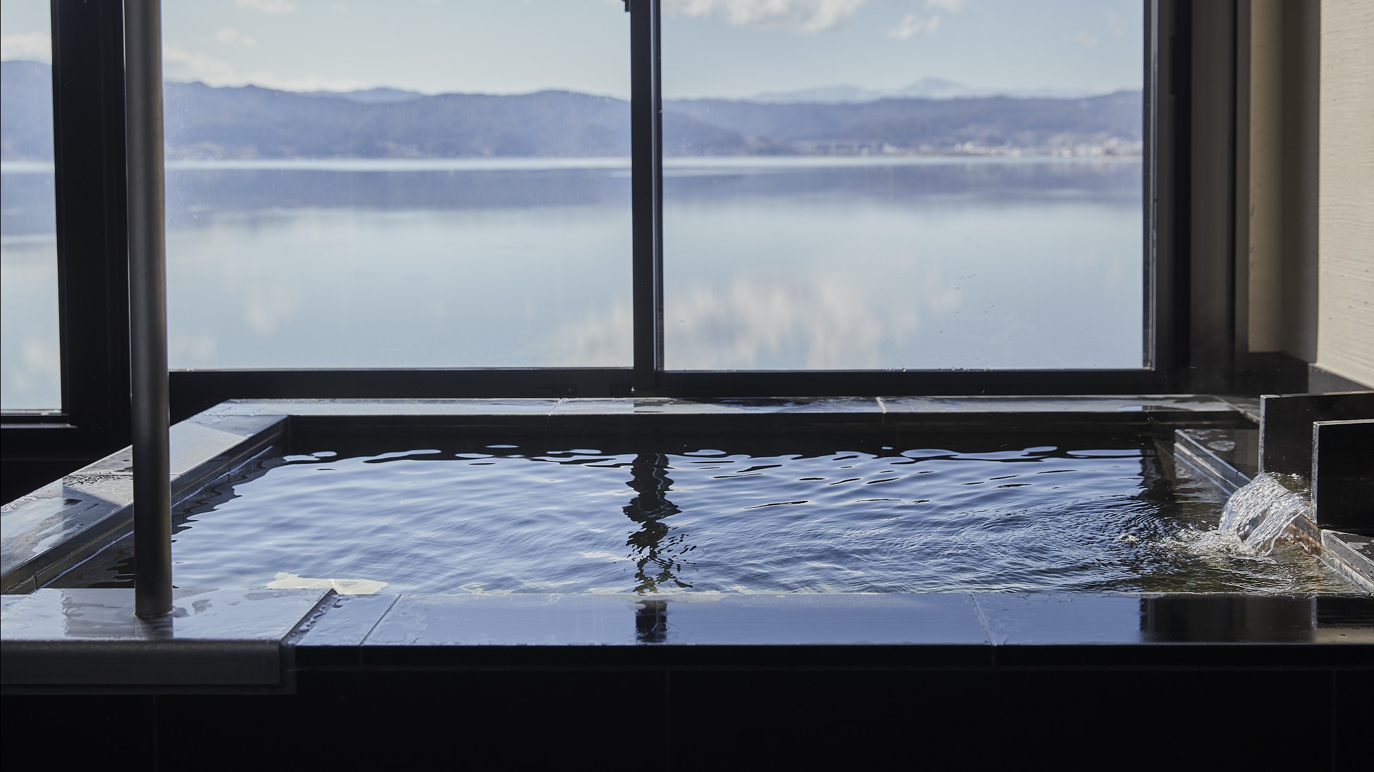 客室露天風呂◇諏訪湖一望の美景を独り占め