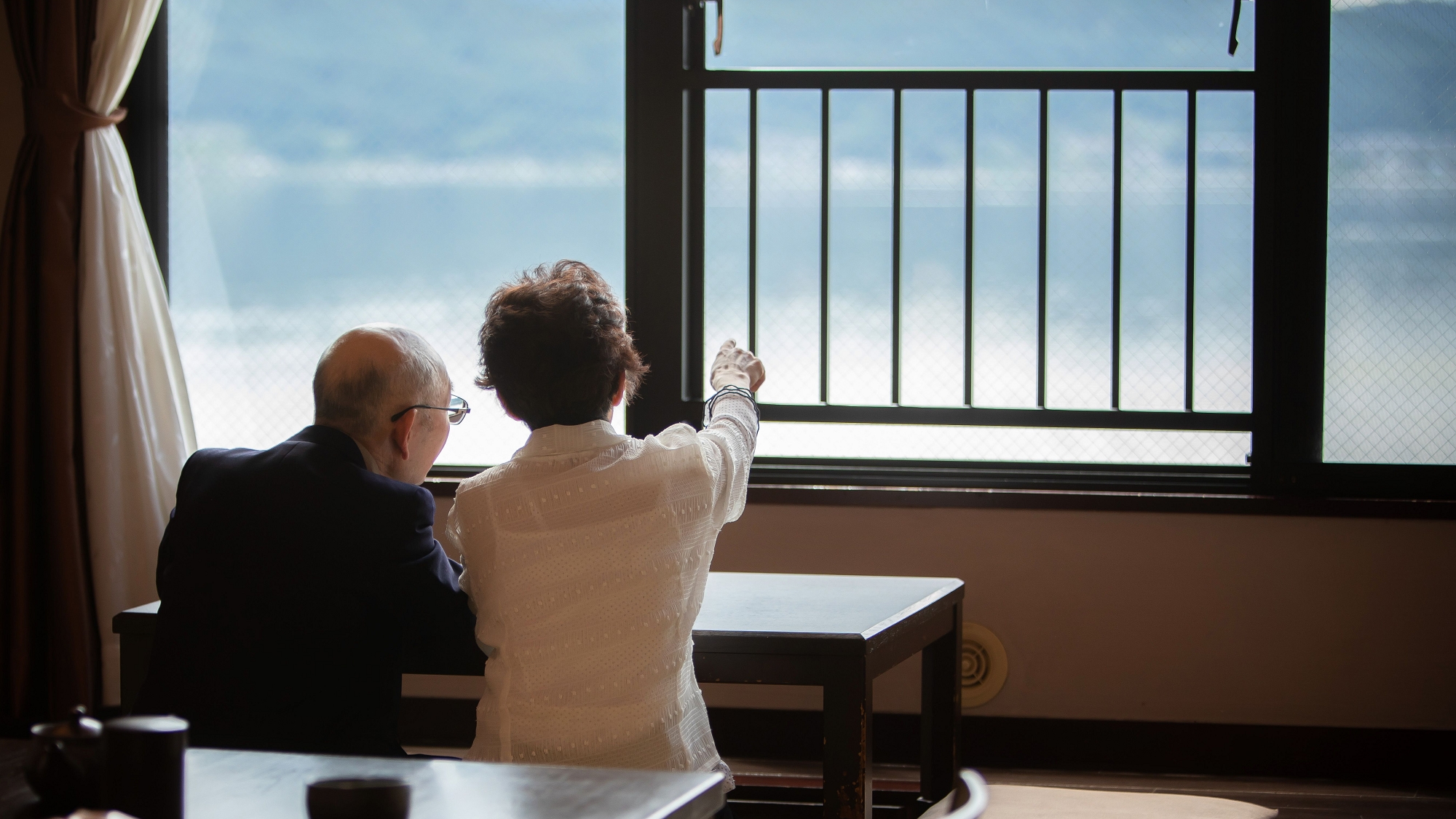 【客室】諏訪湖を眺める寛ぎのひとときを。
