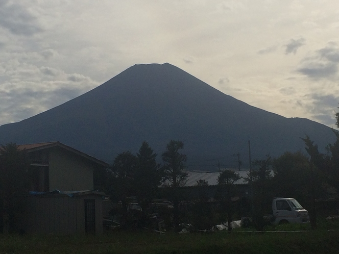 敷地内からの富士山