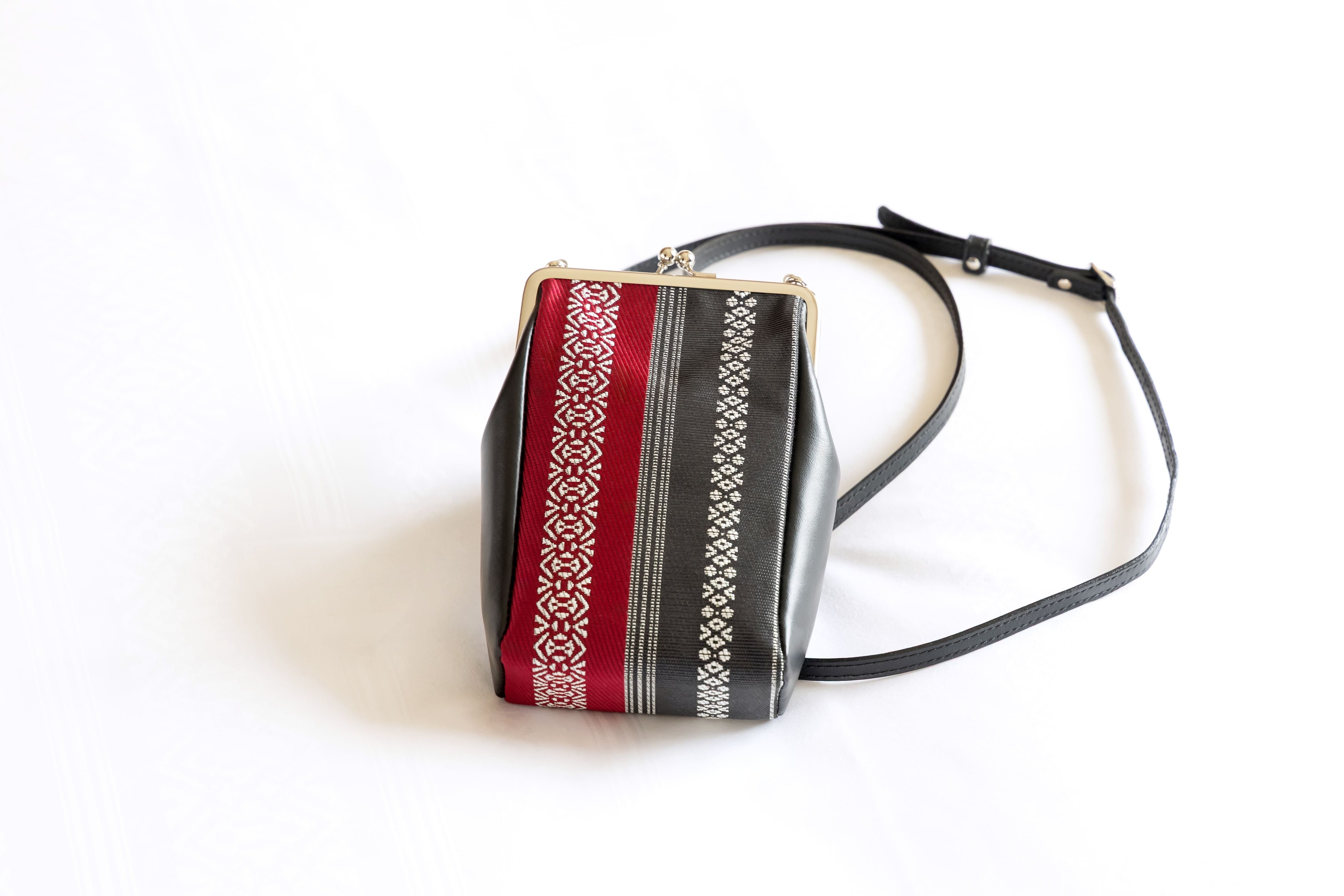 博多織や博多曲物を取り入れた「伝統工芸ルーム」（朝食付）