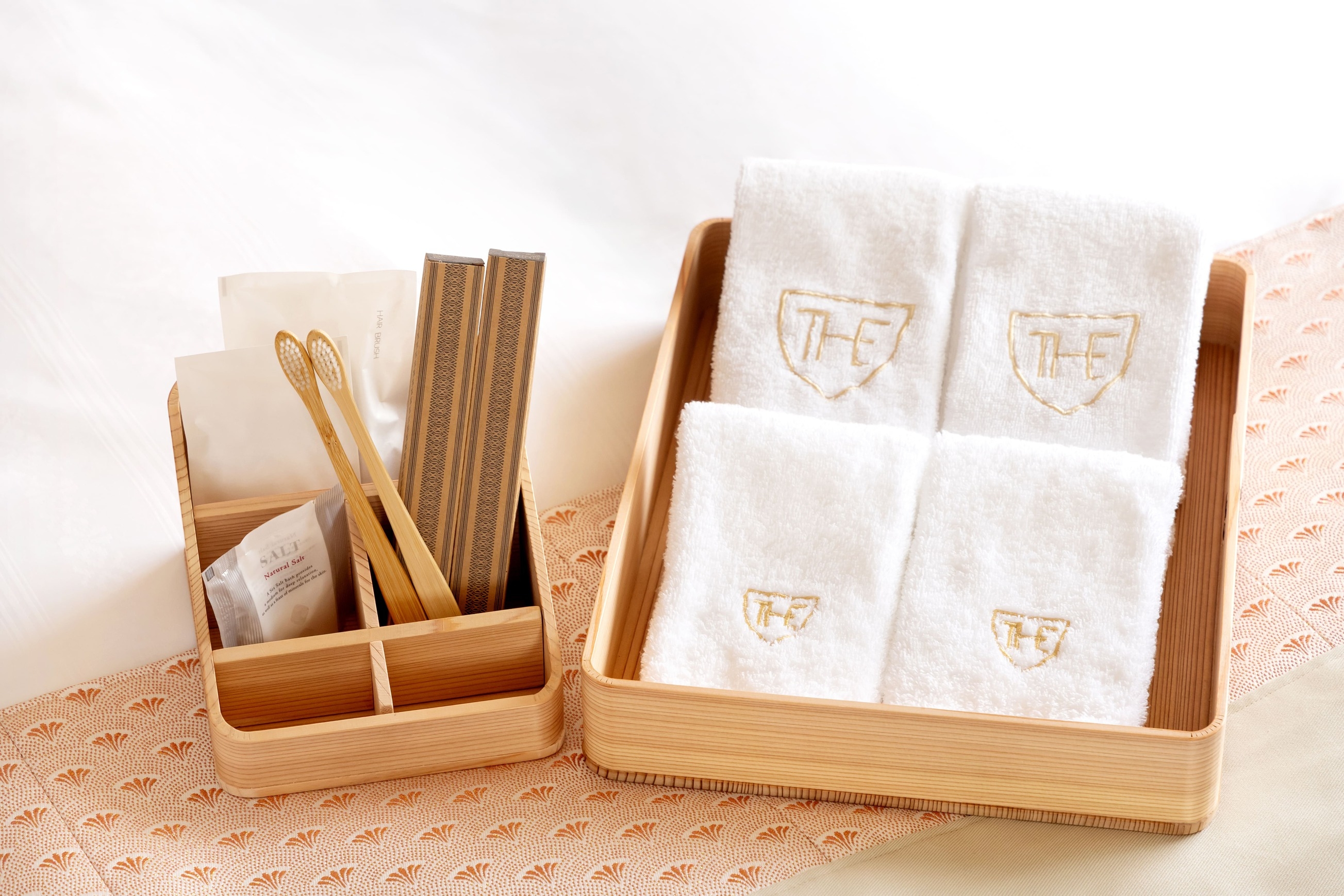 博多織や博多曲物を取り入れた「伝統工芸ルーム」（朝食付）