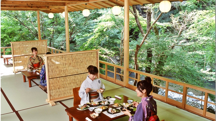 【川床】夏の風物詩「川床」で旬食材に舌鼓（納涼会席）