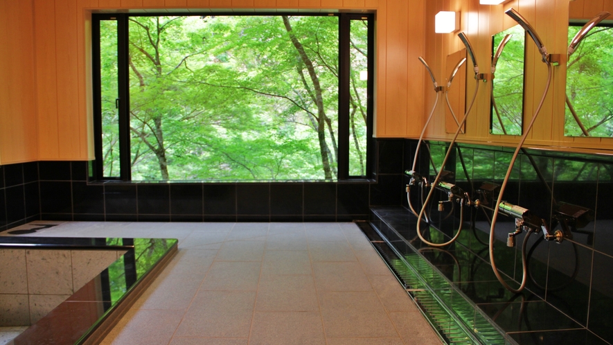 *【お風呂】新緑や紅葉の四季を眺めることの出来る癒しのお風呂です◇ 