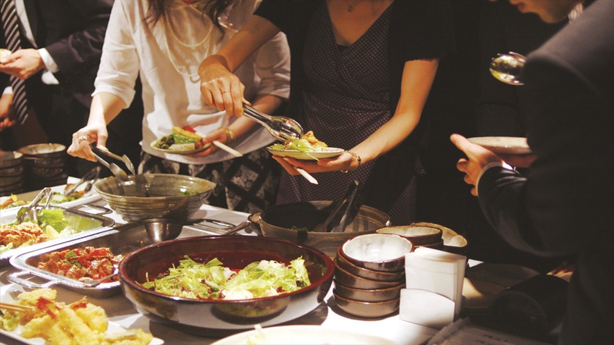  バイキング料理（一例）