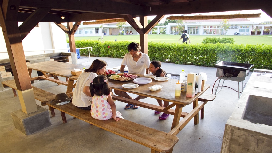  お部屋の前のウッドデッキで、親子ＢＢＱ！