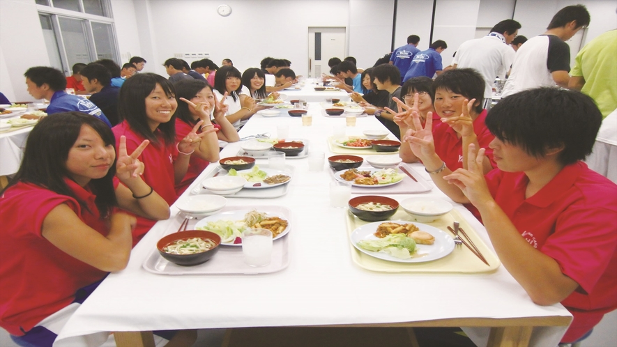 みんなで食べると美味しいね(*ﾟ▽ﾟ*)