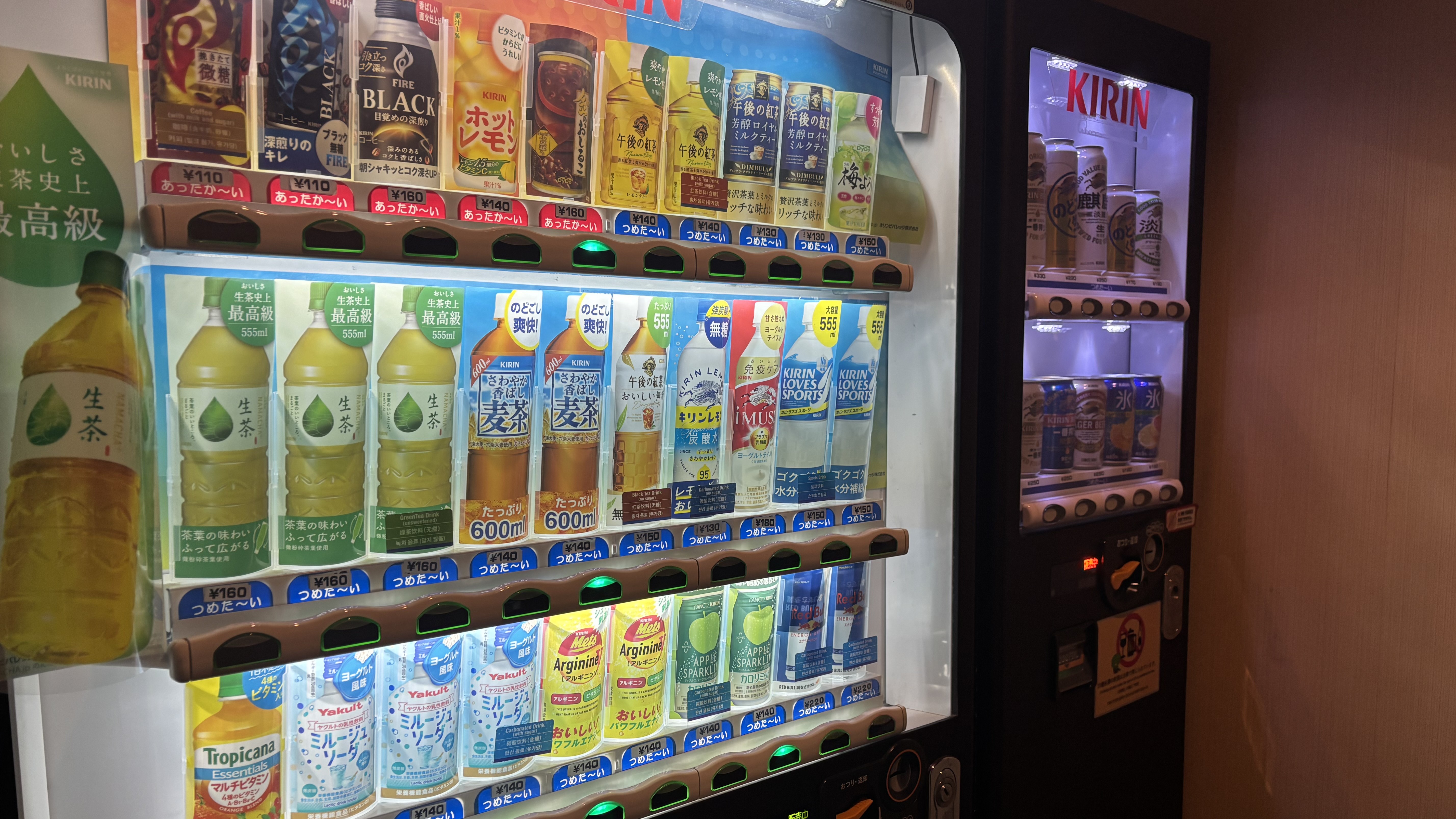 自動販売機（1F・2F・4F・7F）※アルコールは2Fのみ