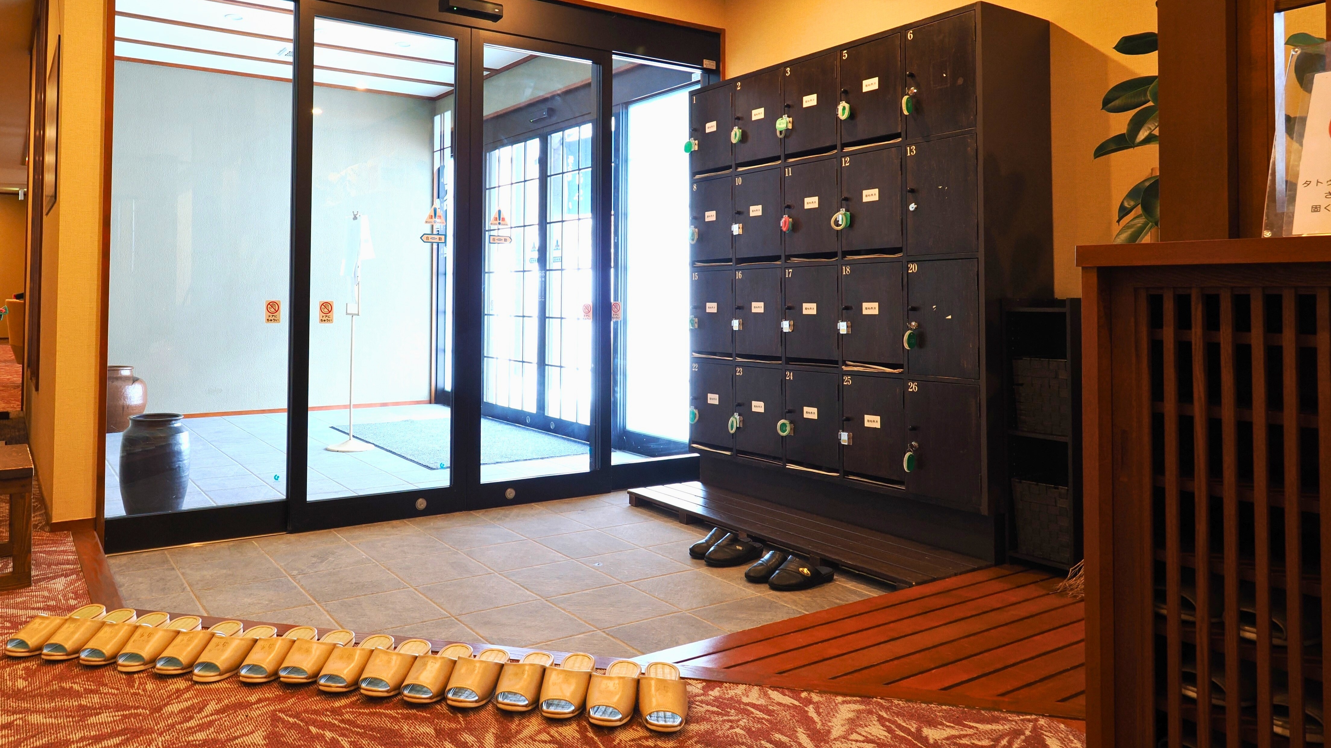 ◆全館カーペットとなっておりますので、靴を脱いで心地よくお過ごしいただけます