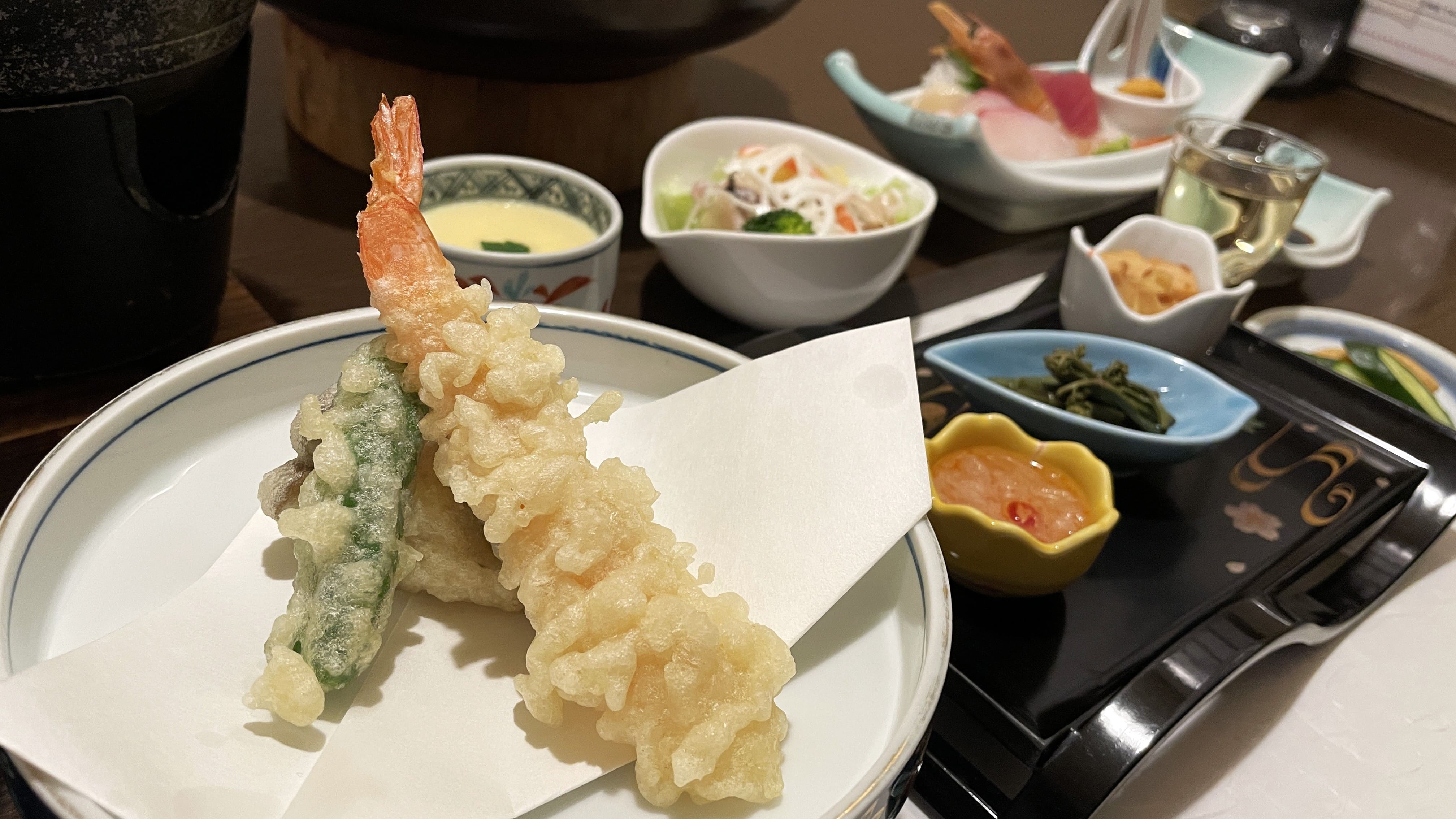 ◆＜まんきつ膳＞海の幸と山の幸をふんだんに使用。ボリュームたっぷりの会席をご賞味ください。