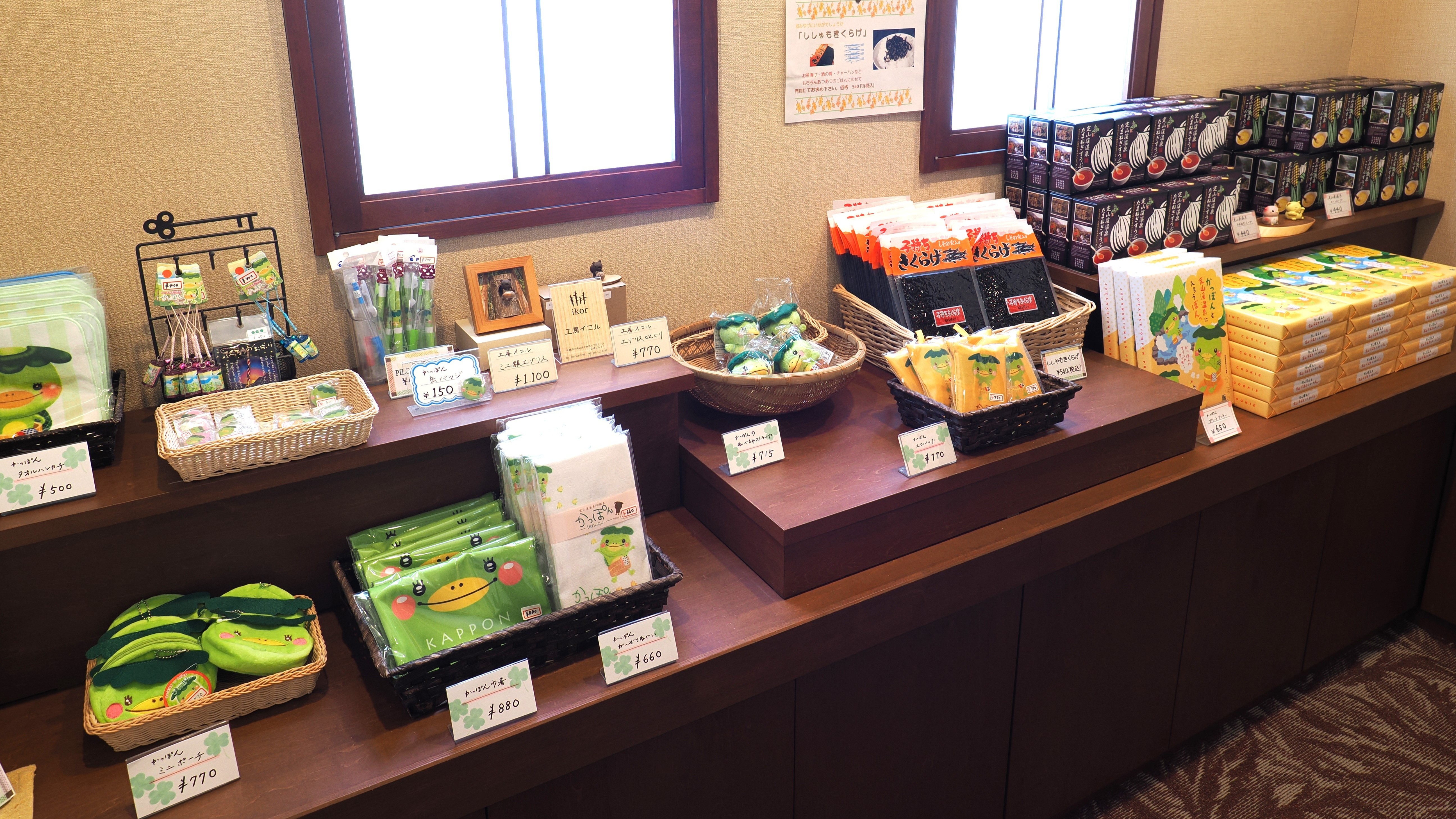 ◆＜売店＞定山渓名物「温泉まんじゅう」などのお土産を取り揃えております。