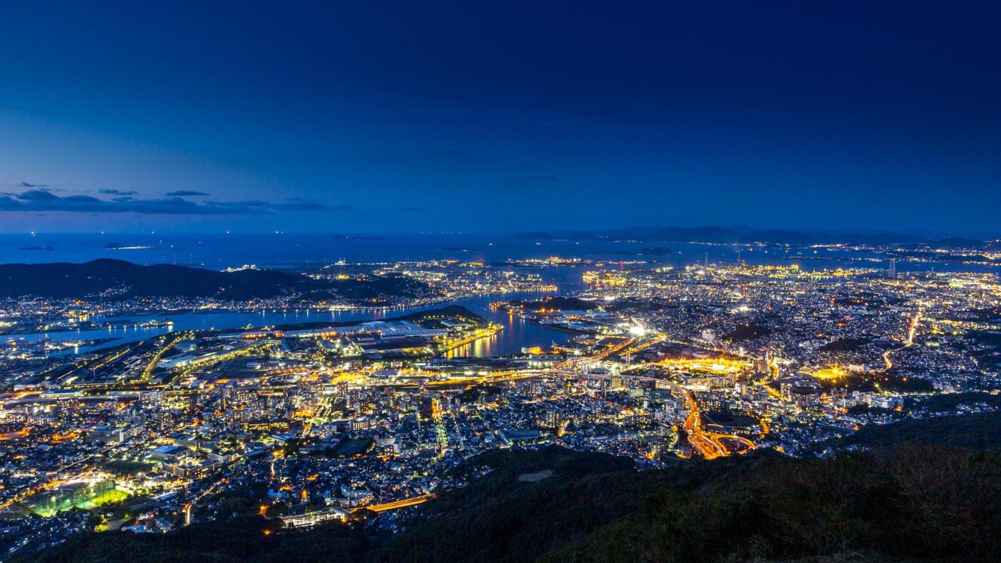 【皿倉山】その夜景は、「100億ドルの夜景」とも称されます。当館より車で1時間30分 ／電車で2時間