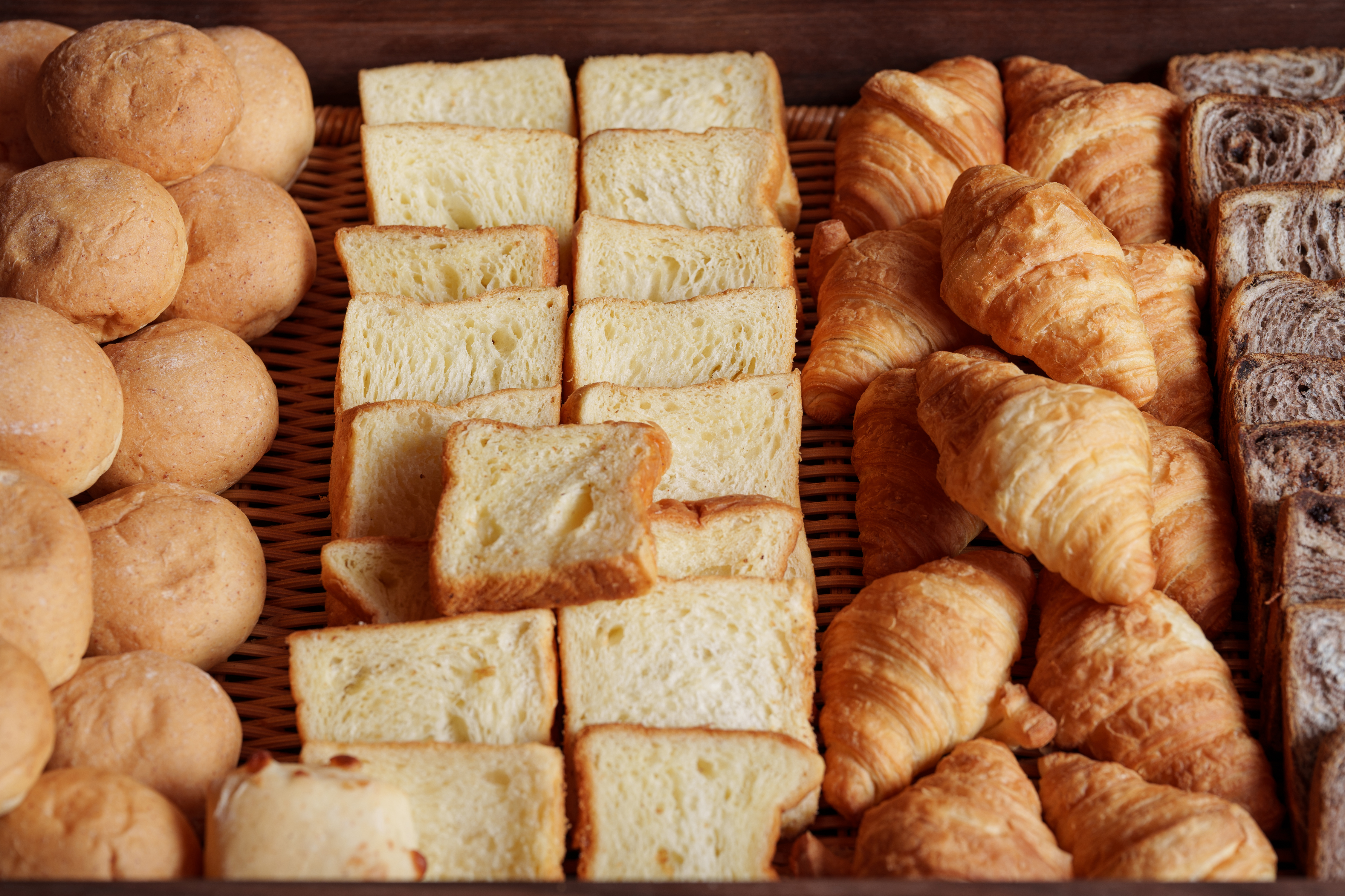 朝食・和洋バイキング／1階のイルキャンティ（約30種類のビュッフェスタイル）