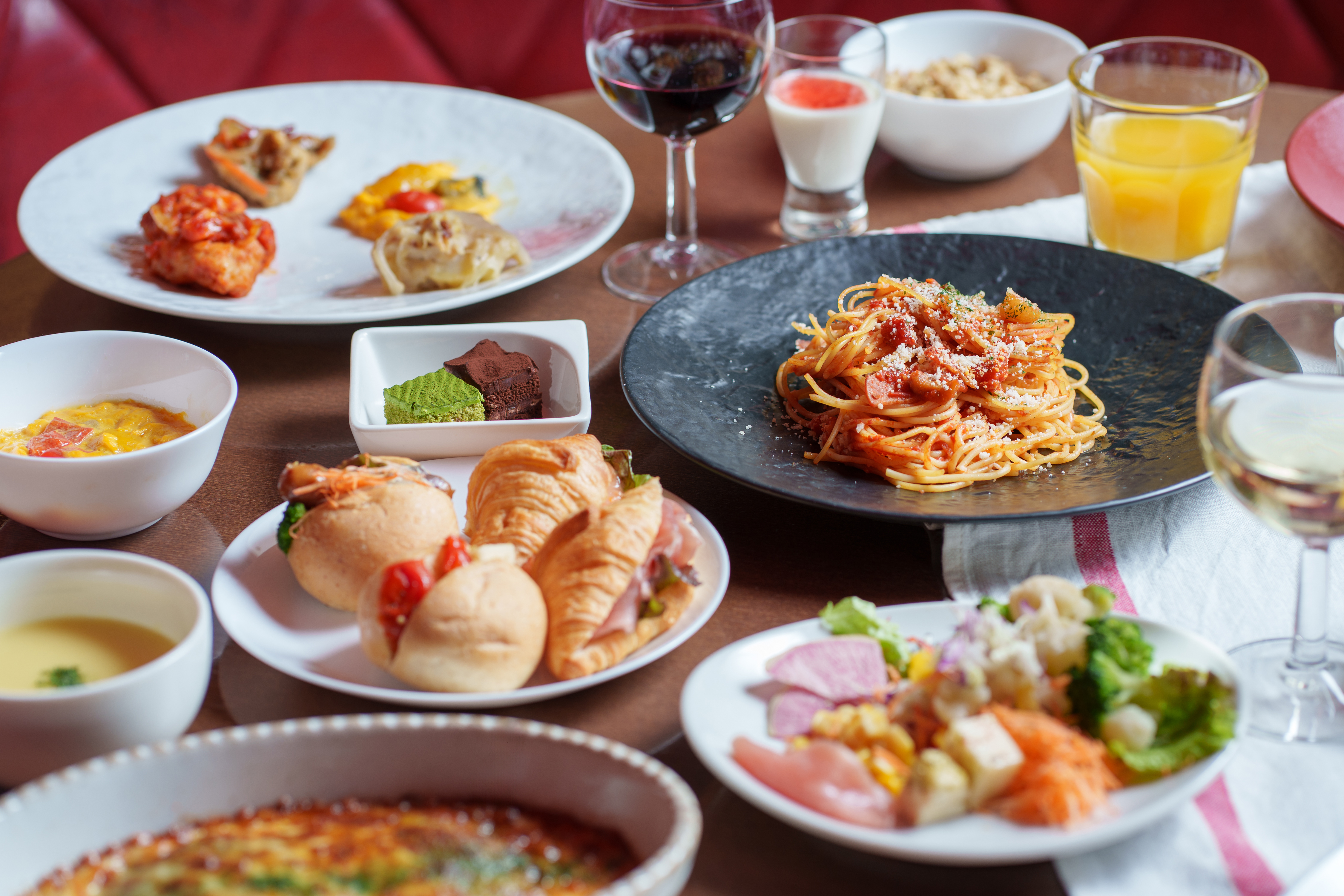 朝食・和洋バイキング／1階のイルキャンティ（約30種類のビュッフェスタイル）