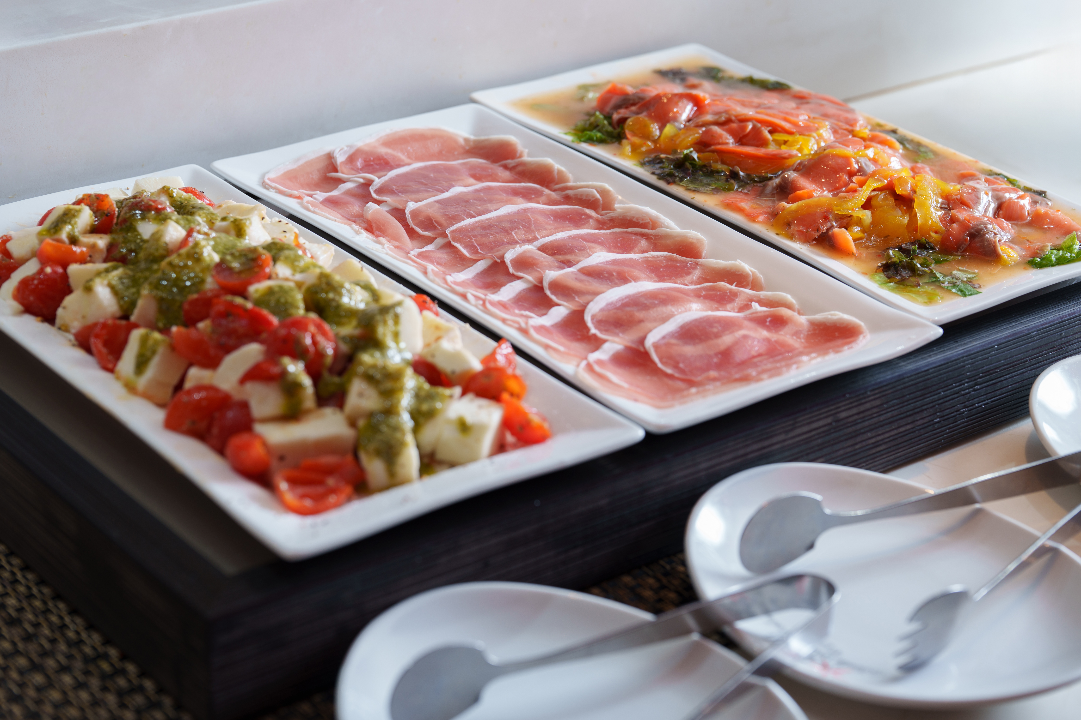 朝食・和洋バイキング／1階のイルキャンティ（約30種類のビュッフェスタイル）