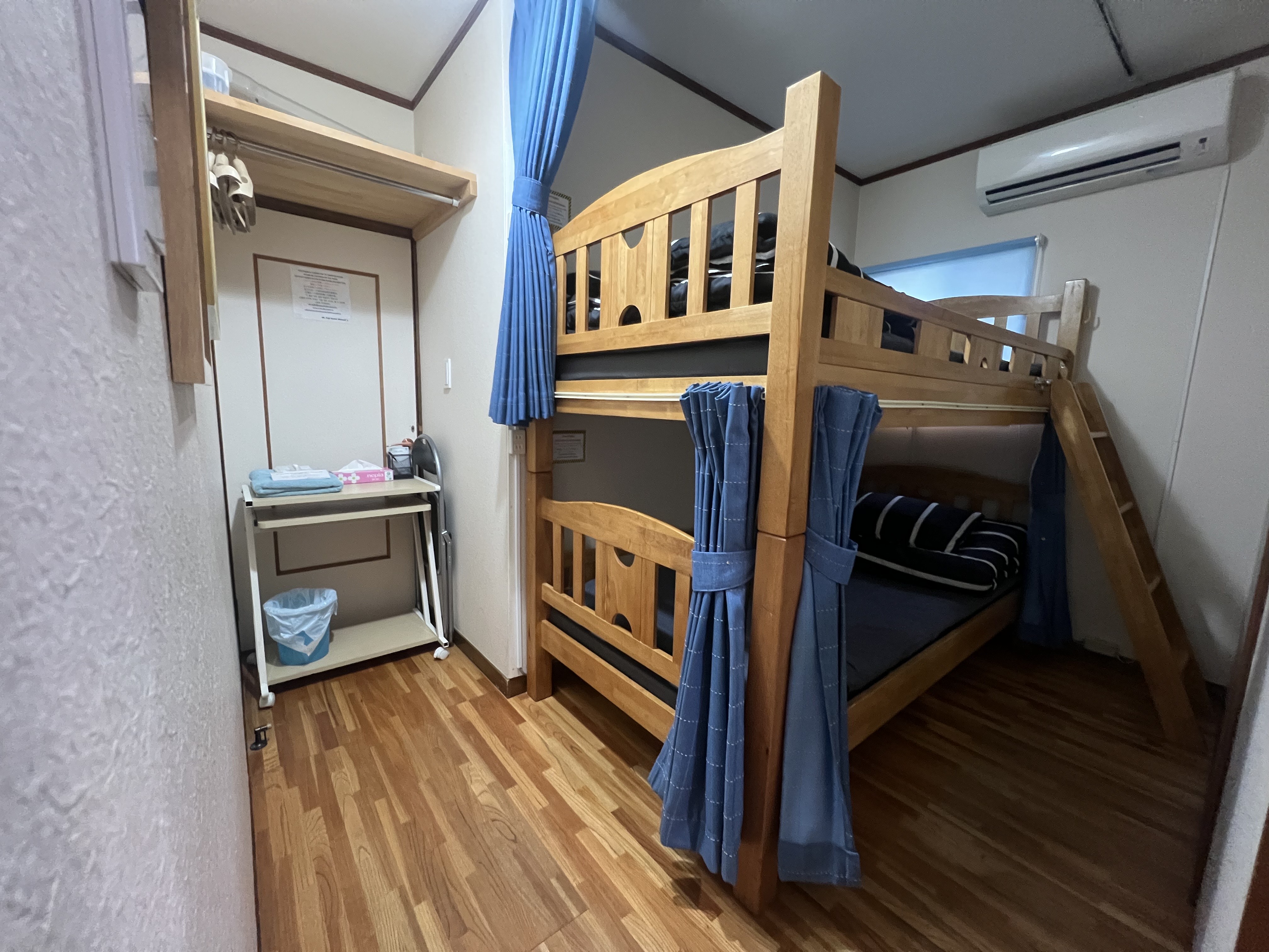 洋室2段ベッド（P2）は、1～2名様用の個室です。
