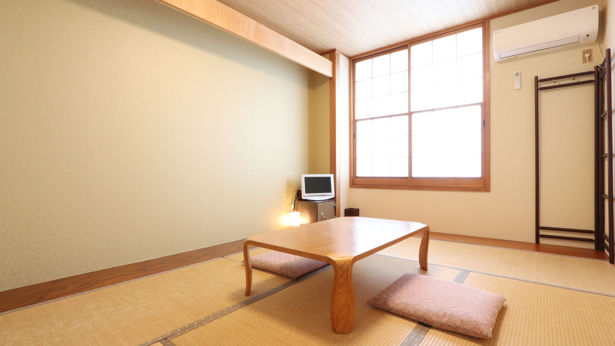 和室6畳　**［バス・トイレなし］