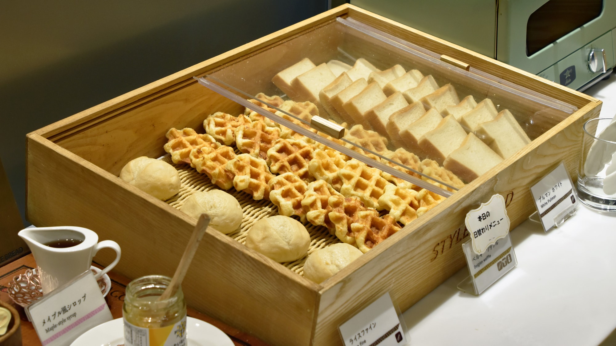 【朝食】豊富な種類を取りそろえたパンをお楽しみください