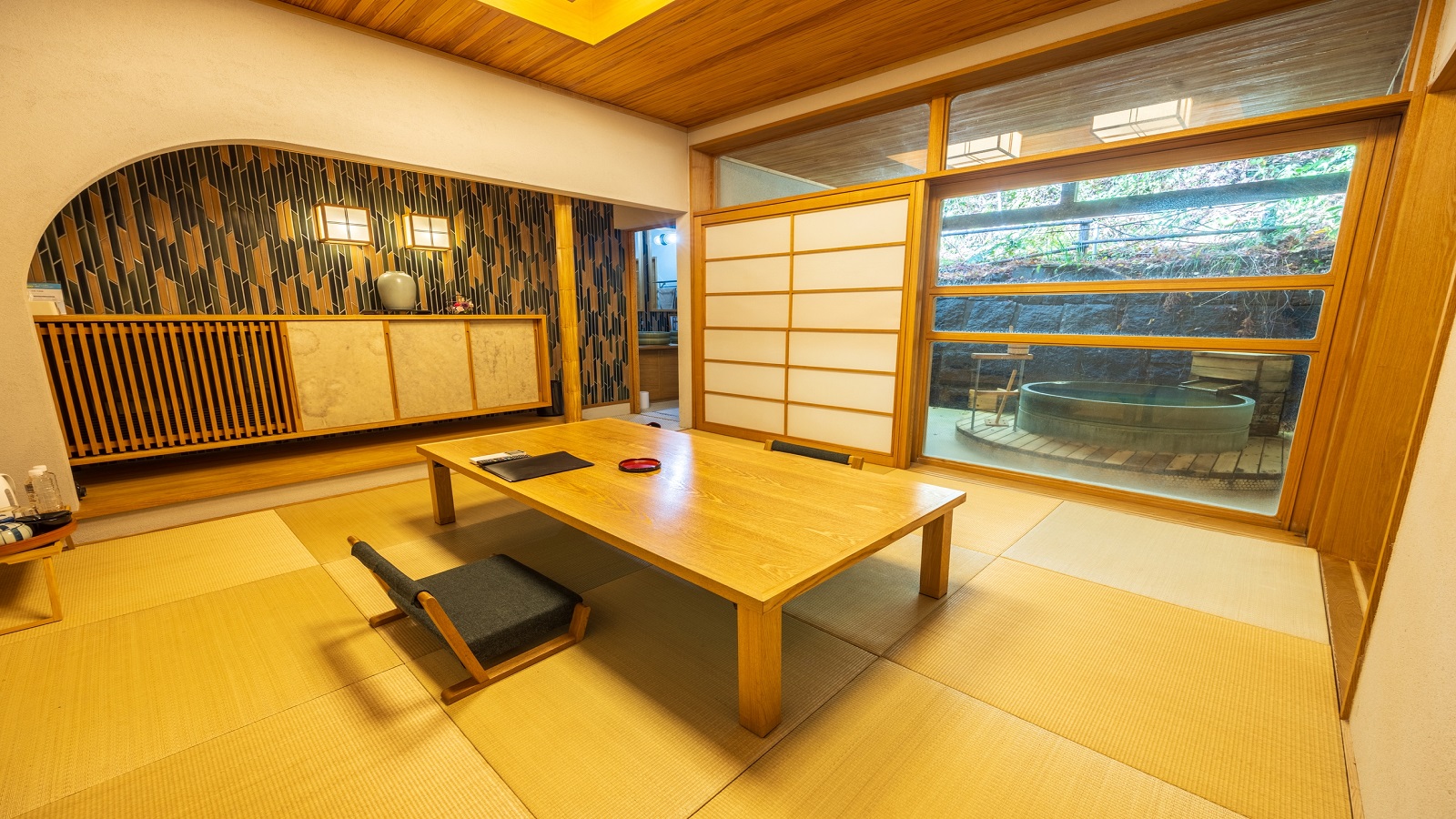 【竹宝】 信楽焼露天風呂付き特別室