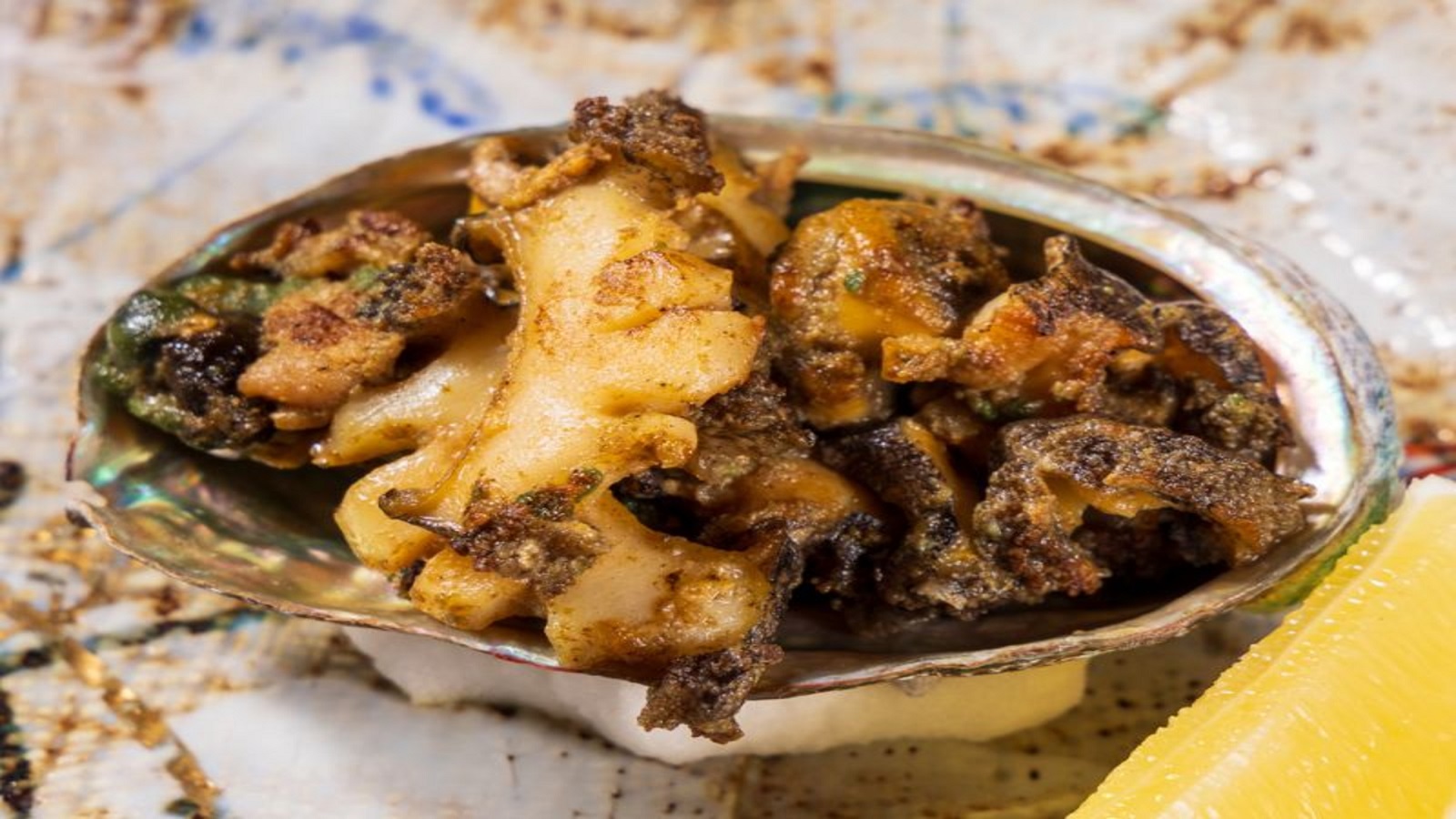 【贅沢・極上伊勢海老とアワビ】ここでしか味わえない、至高の美味をあなたに