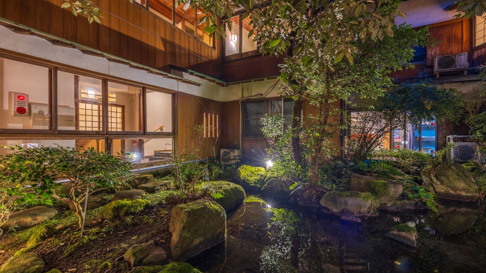 【庭園】緑に包まれた、静寂な時間が流れる庭園