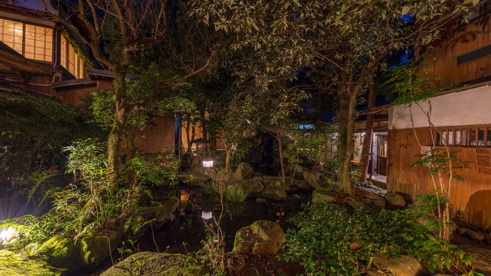 【庭園】日本の美が息づく庭園で、日常の疲れを忘れて