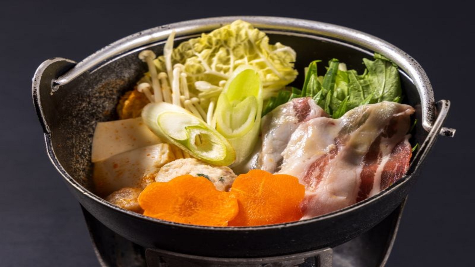 【スンドゥブ風なべ】たっぷりの具材とコク深いスープで満足感！