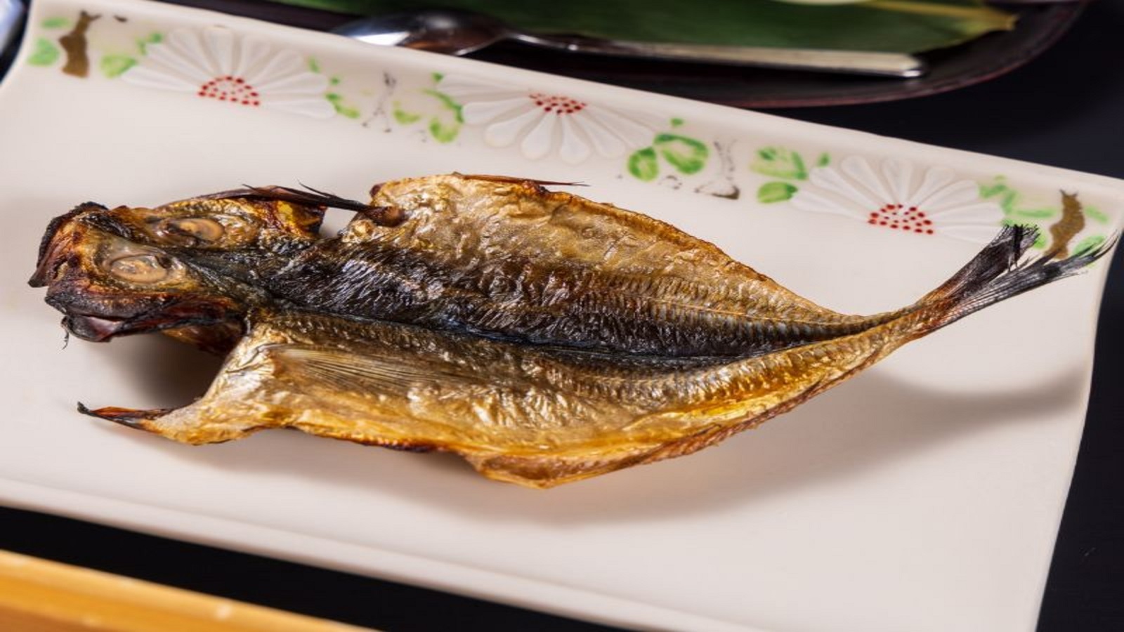 【アジの干物】ジューシーでふっくら、旨みがぎゅっと詰まったアジの干物です