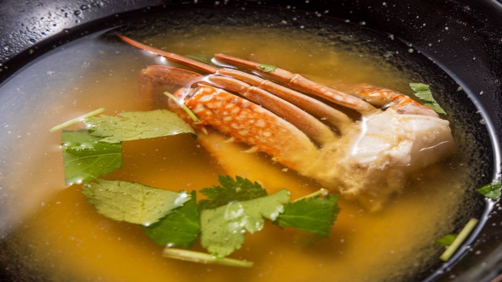 【味噌汁】旬の食材を使った贅沢な一杯