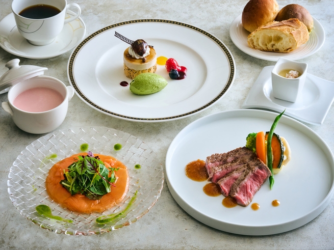 【9・10月限定】宿泊者限定「キャトルセゾン」季節のコースディナー付（夕食付/パークチケット購入可）