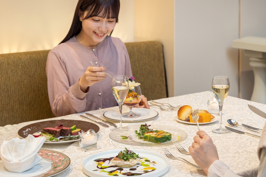 【9・10月限定】宿泊者限定「キャトルセゾン」季節のコースディナー付（夕食付/パークチケット購入可）