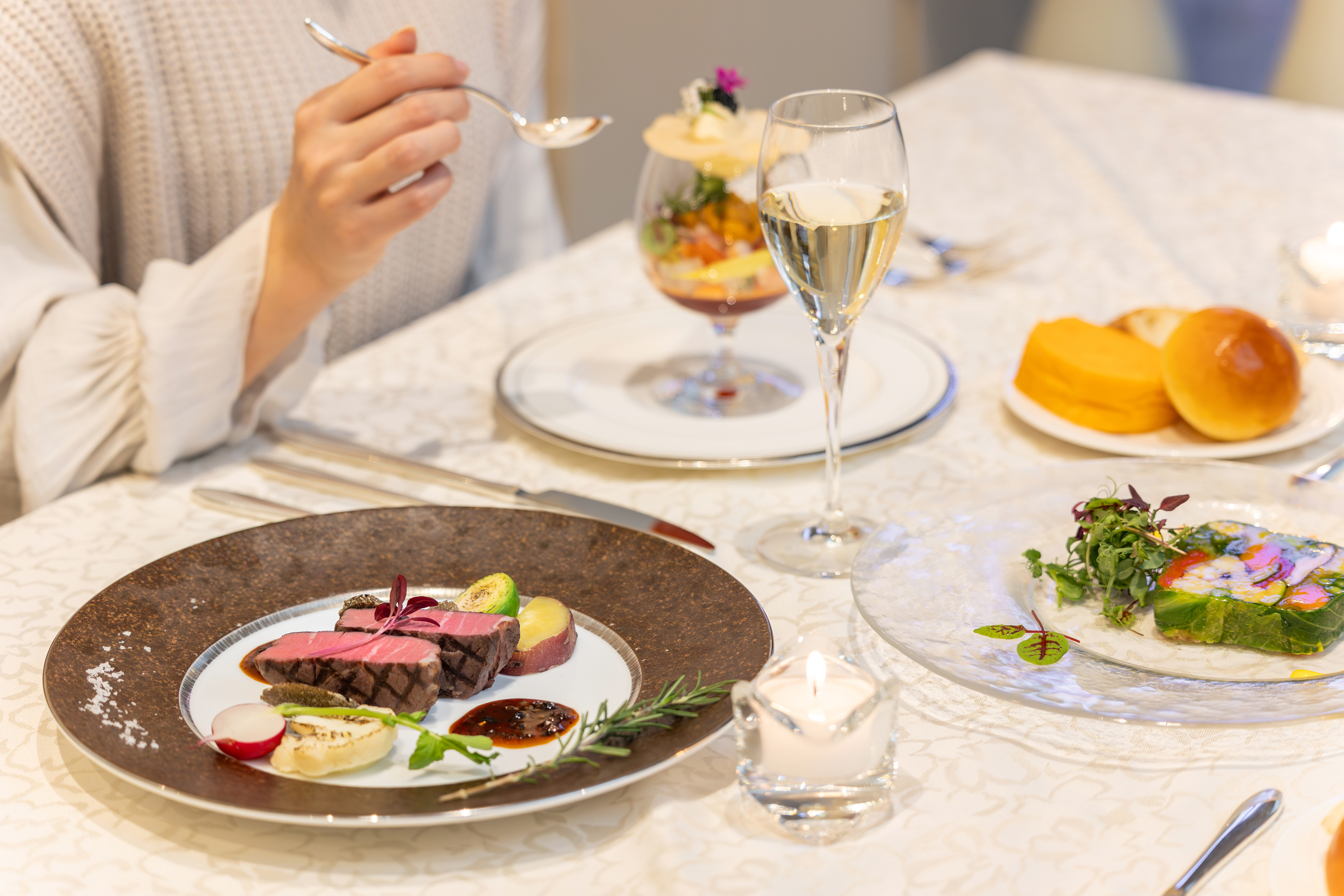 レストラン食事（イメージ）
