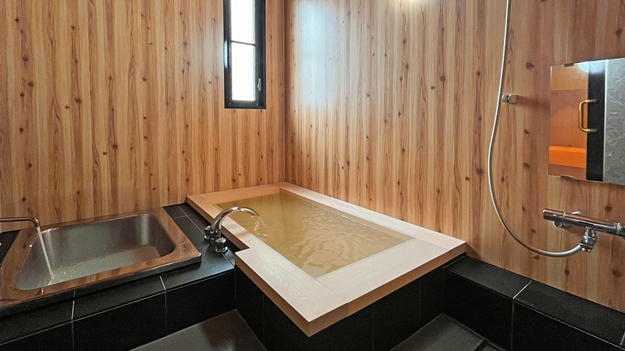 26年リニューアル■プライベートサウナ＋檜風呂■ツイン／33平米