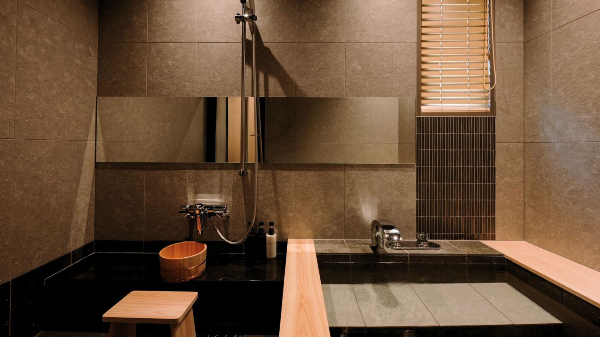 【PremiumSuite】檜の香りに癒されるバスタイム／ワンランク上の空間で過ごす、心解き放つ贅沢